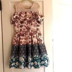 EUC  cold shoulder dress